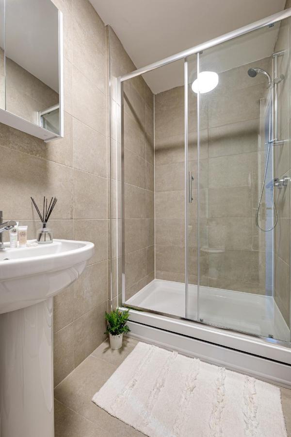 Top Floor Apartment With Private Balcony In Stockport Centre By Hass Haus 외부 사진